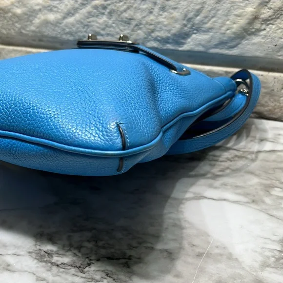 Coach 36501 Swagger Swingpack in Polished Pebble Leather Silver/Azure In EUC - Picture 9 of 16